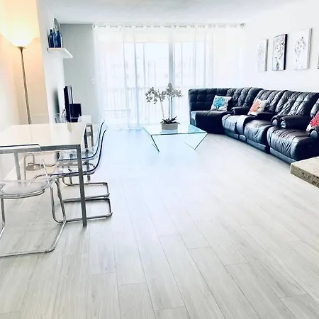 Modern 2Br 2Ba Condo Near Aventura! Wi-Fi! Parking